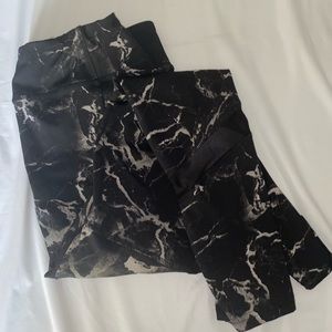 Leggings/ Yoga Pants